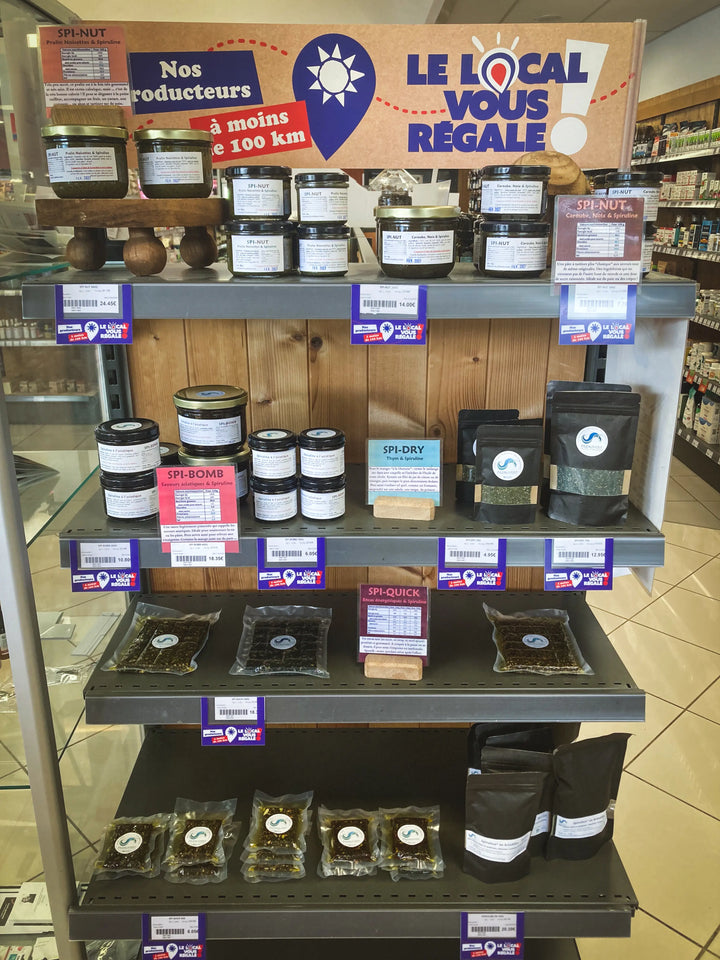 Produits Fileauvert en rayon dans un magasin bio partenaire, sous la signaletique le local vous regale.